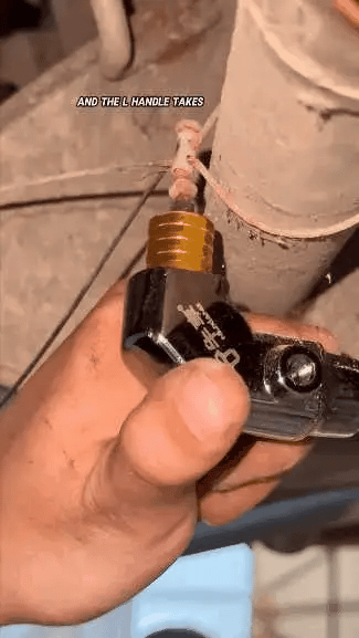 Flexible 90-Degree Right-Angle Drill Attachment with Extended Shaft