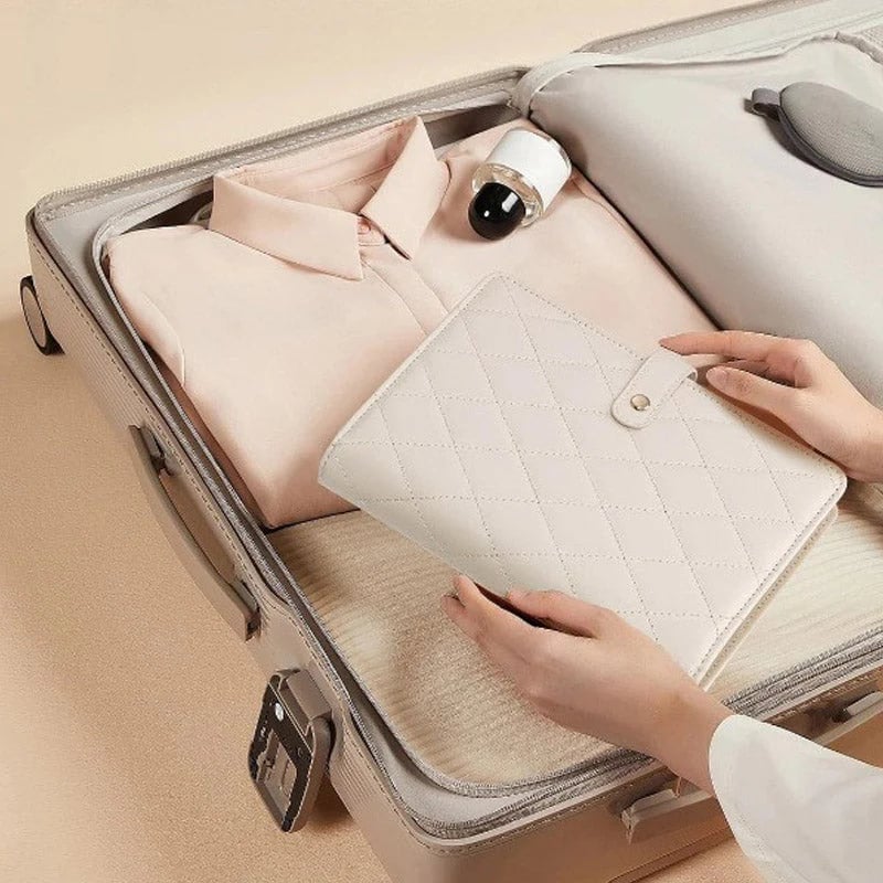 Space-Saving Elegant Portable Checkered Jewelry Storage
