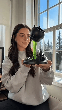 Decorative Glowing Witch Cauldron Desk Lamp – Spilling Green Magic