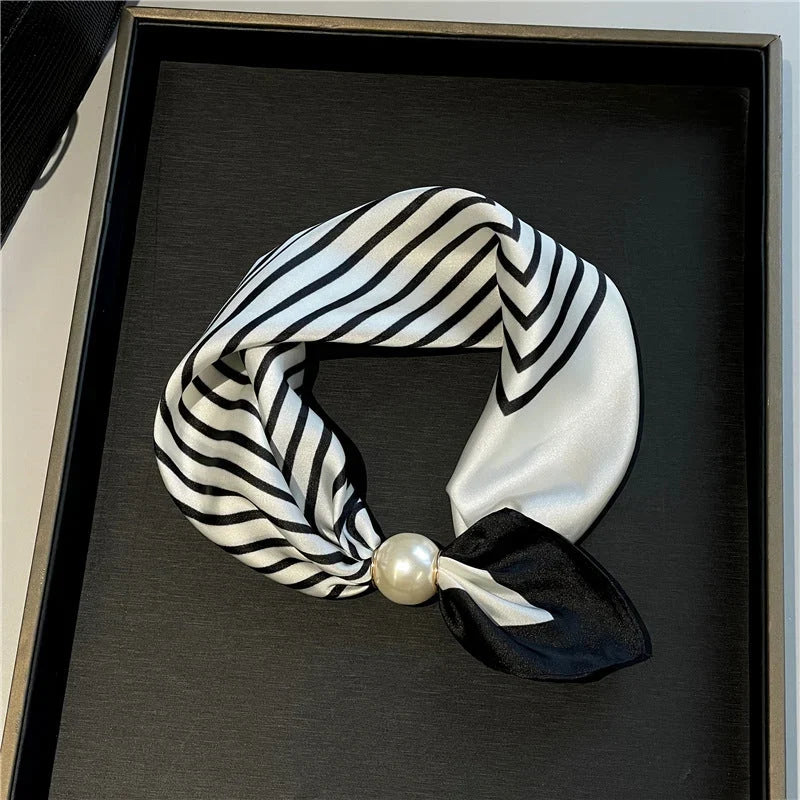 Printed Scarf with an Elegant Pearl Buckle Closure